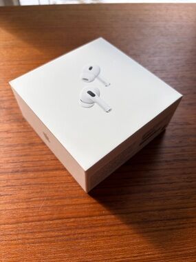 Apple AirPods Pro 2nd-Generation with MagSafe Charging Case